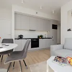 Prestigious With Sauna & Gym By Renters Prestige ורשה