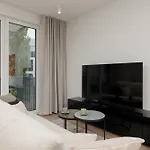 Prestigious With Sauna & Gym By Renters Prestige דירה