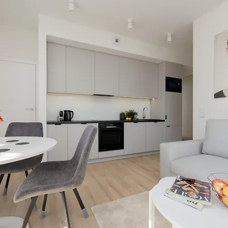 Prestigious With Sauna & Gym By Renters Prestige Warschau