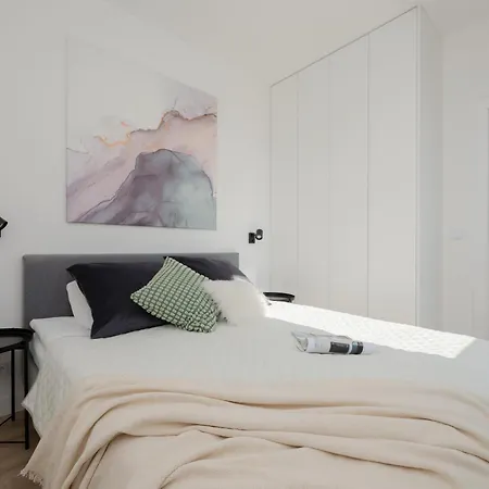 Prestigious With Sauna & Gym By Renters Prestige Varsovie